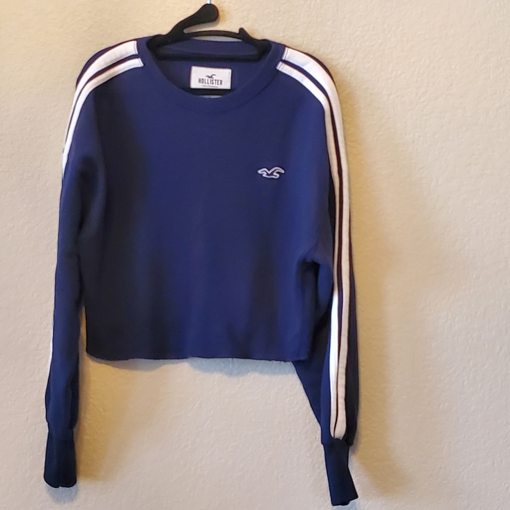 Navy blue hollister cropped sweatshirt size M